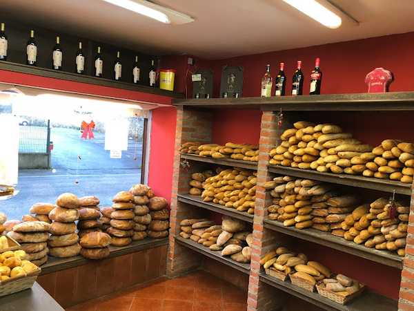 Fotografia tomada fuera de La Tienda de Marga - Panadería en Colloto, Asturias