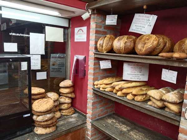 Fotografia tomada fuera de LA TIENDA DE MARGA (COLLOTO) - Panadería en Colloto, Asturias