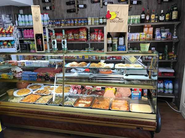 Fotografia tomada fuera de La TIENDA Panaderia Y Comida Casera - Panadería en Las Rozas de Madrid, Madrid