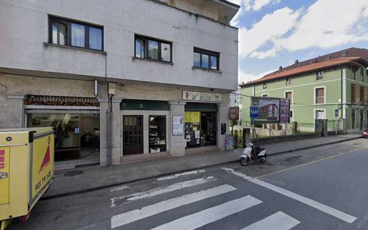 Fotografia tomada fuera de La Tienduca De Belen - Tienda de alimentación en Cornellana, Asturias