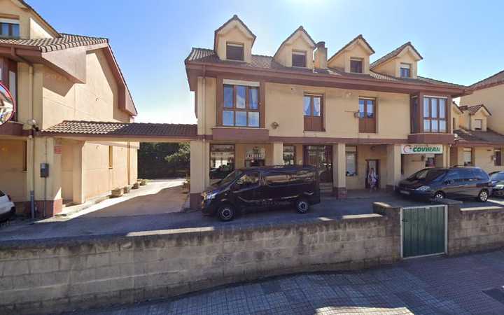 Fotografia tomada fuera de La Tienduca de Guarnizo - Supermercado en Guarnizo, Cantabria