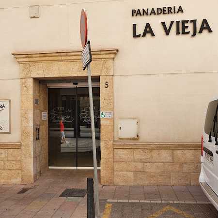 Fotografia tomada fuera de La Vieja Tahona S.L - Fabricante de alimentos en Alcázar de San Juan, Guadalajara