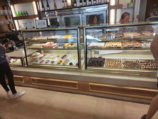 Fotografia tomada fuera de La Vienesa - Pastisseria en Sant Feliu de Guíxols, Girona