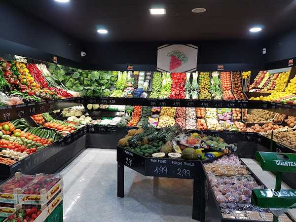 Fotografia tomada fuera de La Villa - Frutería en Santoña, Cantabria