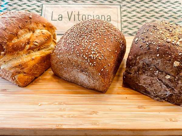 Fotografia tomada fuera de La Vitoriana - Panadería en Alegría-Dulantzi, Álava