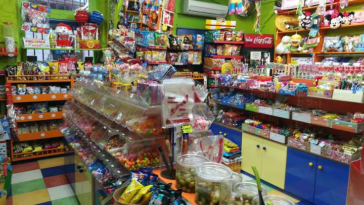 Fotografia tomada fuera de Banner - Tienda de golosinas en Cabezón de la Sal, Cantabria