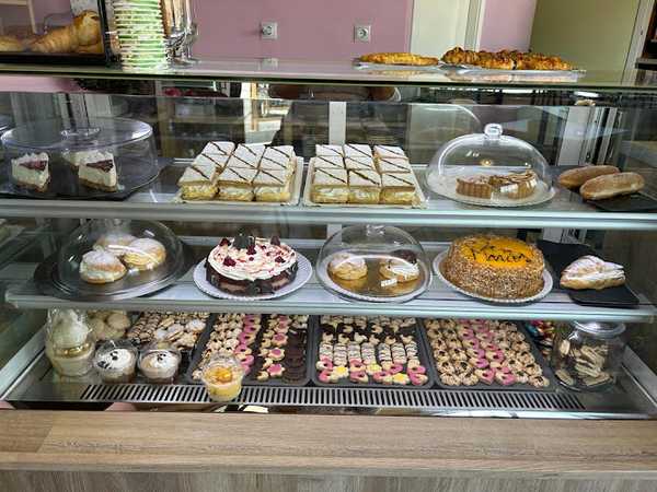 Fotografia tomada fuera de Lacanel - Pastelería en Valdemorillo, Madrid