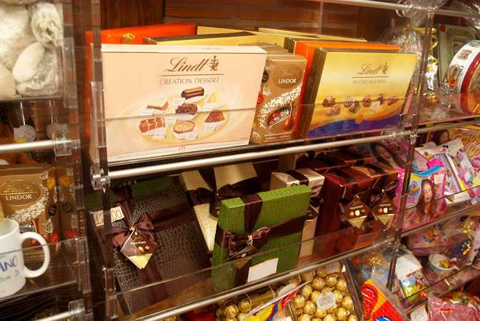 Fotografia tomada fuera de Lambiques dulces detalles - Tienda de regalos en Torrelavega, Cantabria
