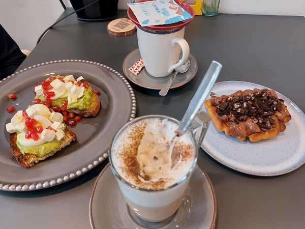 Fotografia tomada fuera de Lambón - cafeterías en Bertamiráns, A Coruña