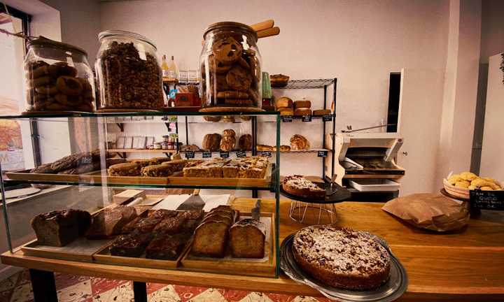 Fotografia tomada fuera de LAROTI Micropanadería & Tienda Gourmet - Panadería en Campos, Baleares