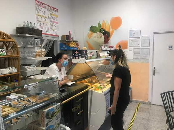 Fotografia tomada fuera de Las Caldas de Boñar - Heladería en Boñar, León