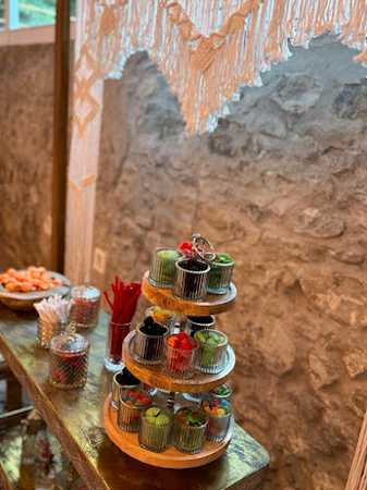 Fotografia tomada fuera de Las chuches de Noe - Tienda de golosinas en Torrelavega, Cantabria