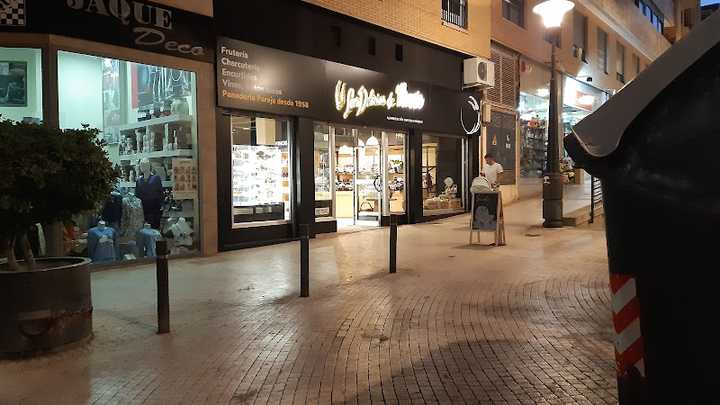 Fotografia tomada fuera de Las Delicias de Minnie - Tienda de alimentación en Puertollano, Ciudad Real