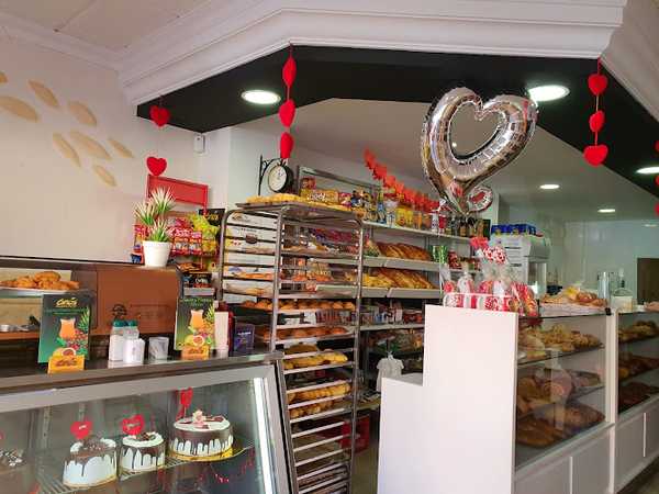 Fotografia tomada fuera de Las Delicias del Valle | Panadería y Pastelería Colombiana en Denia - restaurantes en Dénia, Alicante