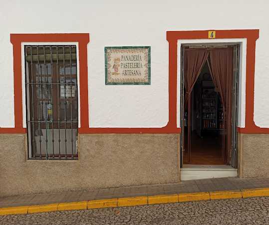 Fotografia tomada fuera de Laura García López panadería - Panadería en Almonaster la Real, Huelva