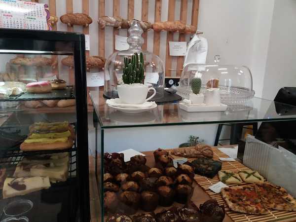 Fotografia tomada fuera de Le Petit Café de la rue Bérdigon - cafeterías en Huelva, Huelva