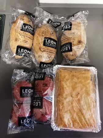 Fotografia tomada fuera de Leon the Baker (Obrador. Recogida de producto en C/Bruselas 30A)) - Oficinas de empresa en Las Rozas de Madrid, Madrid