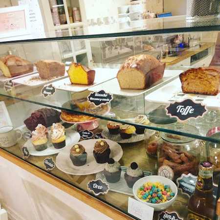 Fotografia tomada fuera de Lepic Cakes & Coffee - cafeterías en Vitoria-Gasteiz, Álava