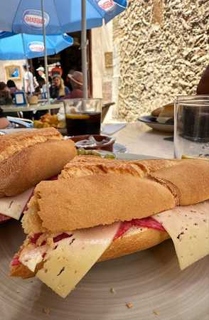 Fotografia tomada fuera de Bar Ca'n Matemales - cafeterías en Artà, Baleares