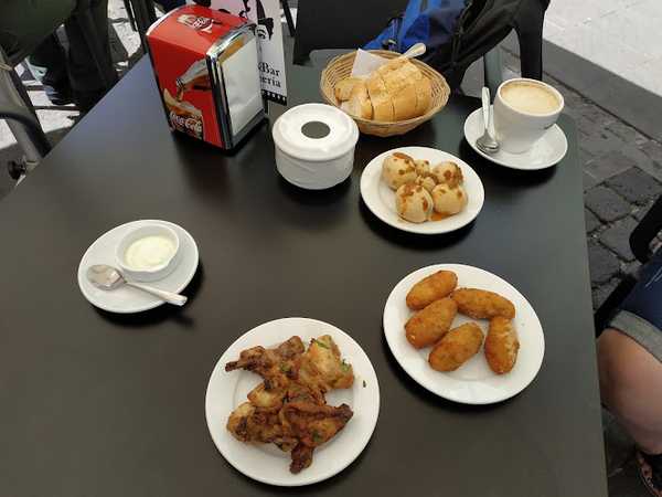 Fotografia tomada fuera de Bar Cafetería Chaplin - cafeterías en Arucas, Las Palmas