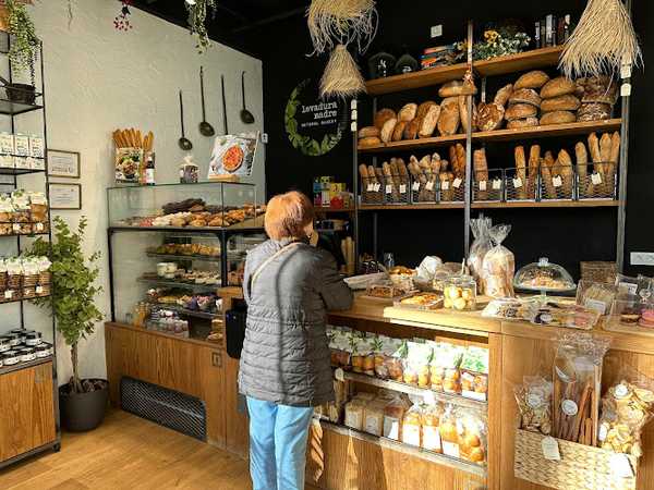Fotografia tomada fuera de Levaduramadre La Piovera - Panadería en Hortaleza, Madrid