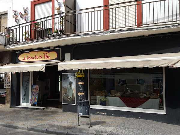 Fotografia tomada fuera de Liberto's Pan - Panadería en Rota, Cádiz
