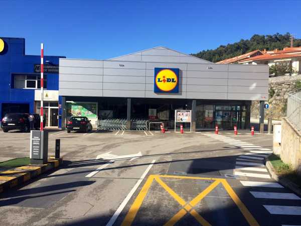 Fotografia tomada fuera de Lidl - Supermercado de descuentos en Castro-Urdiales, Cantabria