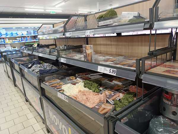 Fotografia tomada fuera de Lidl - Supermercado de descuentos en Lugo, Lugo
