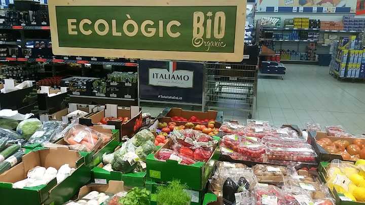Fotografia tomada fuera de Lidl - Supermercado de descuentos en Banyoles, Girona