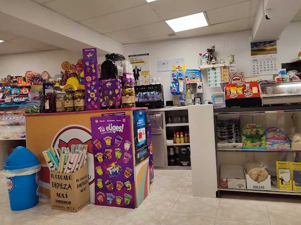 Fotografia tomada fuera de Los Dulces de Silvia - Tienda de golosinas en Almudévar, Huesca