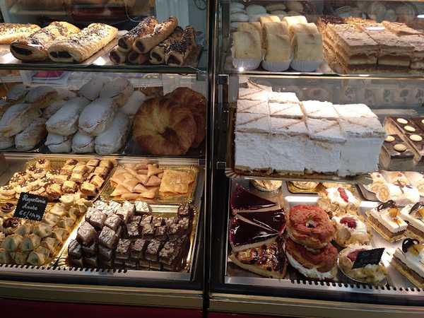 Fotografia tomada fuera de Los Reyes Panadería Pastelería Cafetería - Pastelería en Jerez de la Frontera, Cádiz