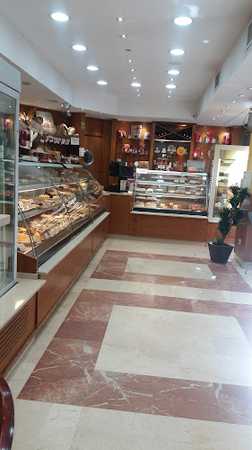 Fotografia tomada fuera de Los Reyunos. Pastelerías, Panaderías, Cafeterías - Sucursal Majuelo - Pastelería en Madrid, Madrid