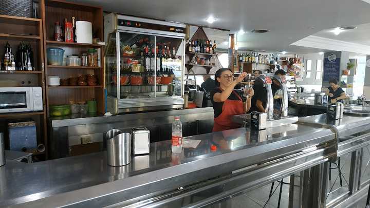 Fotografia tomada fuera de Lubrin Cafetería Cervecería - cafeterías en Almería, Almería