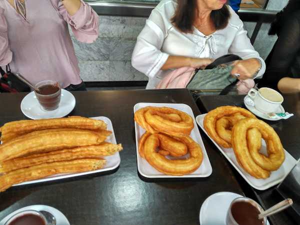 Fotografia tomada fuera de Bar Churrería Plaza del Mercado - Churrería en Cuenca, Cuenca