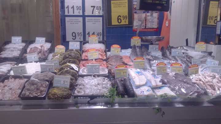 Fotografia tomada fuera de Lupa Supermercados - Supermercado en Mogro, Cantabria