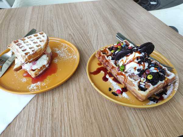 Fotografia tomada fuera de LYMA | Gofres & Shakes - Cafetería en Santander, Cantabria