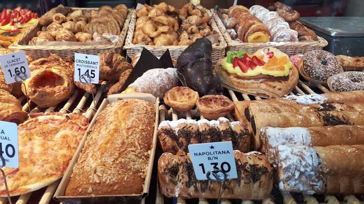 Fotografia tomada fuera de MacxiPa - Panadería en Cerdanyola del Vallès, Barcelona