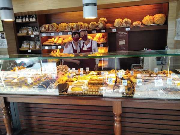 Fotografia tomada fuera de MacxiPa - Panadería en Cornellà de Llobregat, Barcelona