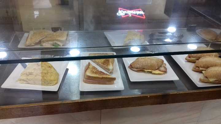 Fotografia tomada fuera de Bar El Abuelo 2 - bares en Barreda, Cantabria