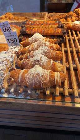 Fotografia tomada fuera de MacxiPa - Panadería en Ripollet, Barcelona