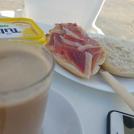 Fotografia tomada fuera de Bar El Punto - bares en Santa Olalla del Cala, Huelva