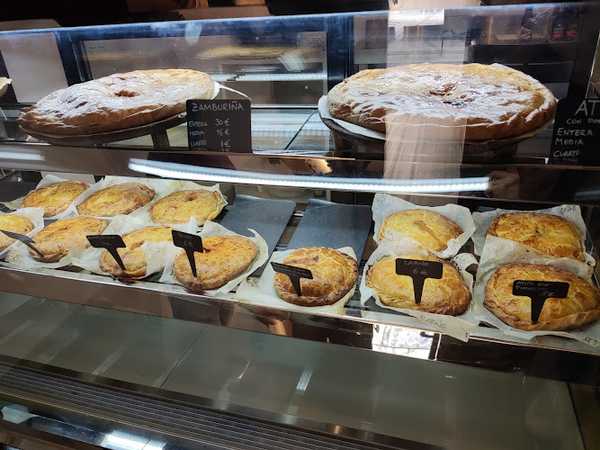 Fotografia tomada fuera de Mai e Matucha Empanadas Gallegas - Panadería en Madrid, Madrid
