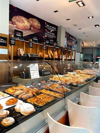 Fotografia tomada fuera de Maia - Panadería en Figueres, Girona