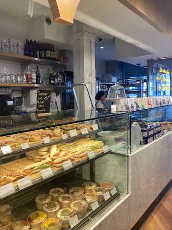 Fotografia tomada fuera de Maison Kayser Puerta de Alcala - Cafetería en Madrid, Madrid