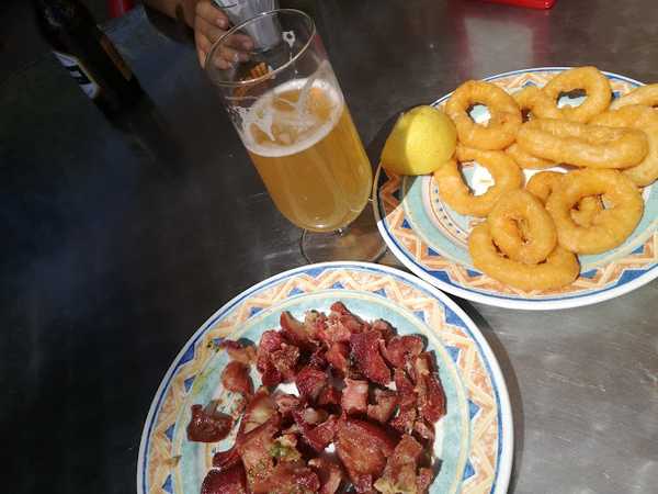 Fotografia tomada fuera de Bar Elena y Dani - bares en Alustante, Guadalajara