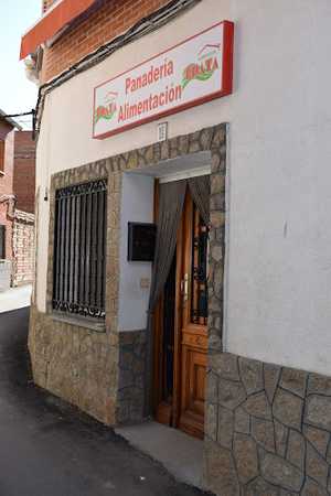 Fotografia tomada fuera de María Luisa Agüado Rivas - Tienda de alimentación en Aldeanueva de Barbarroya, Toledo
