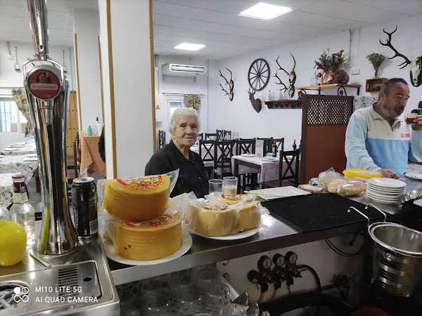 Fotografia tomada fuera de Bar JARAS Y ENCINAS (El pirula) - restaurantes en La Granada de Río-Tinto, Huelva