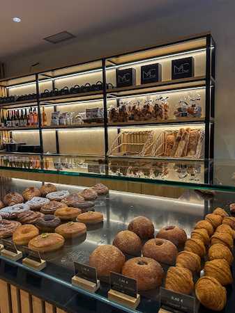 Fotografia tomada fuera de Mateu Closa Pastisseria - Pastelería en Arenys de Munt, Barcelona