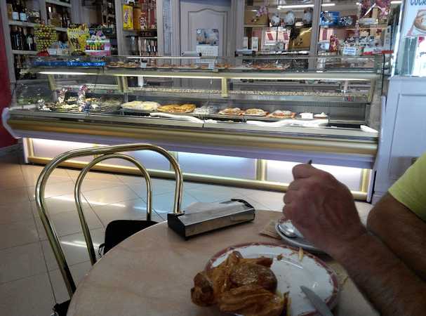 Fotografia tomada fuera de Maxi Pastelería, Bombonería - Pastelería en Burgos, Burgos