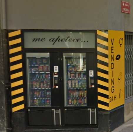 Fotografia tomada fuera de Me apetece... Quel, Vending - Tienda de golosinas en Quel, La Rioja